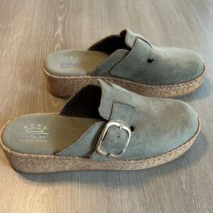 Bobs From Skechers Rosey Rise On Parade Clogs Women's Size 10 Olive Green NWOT.